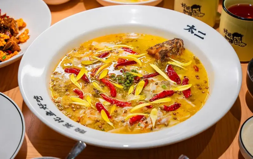 太二酸菜鱼：坚守传统美食本味，开拓品牌化无限可能